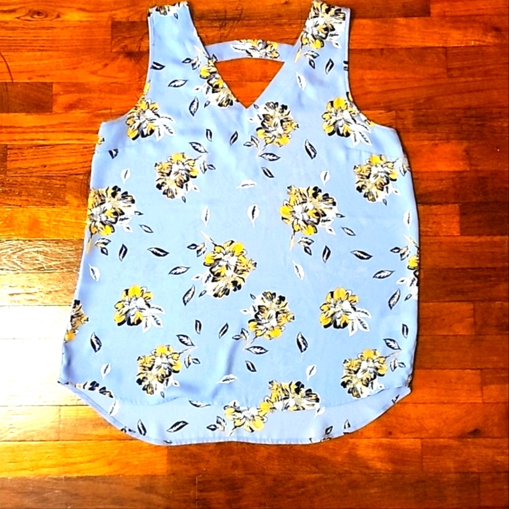 🔥SALE  Maurice's Blue, Yellow and White Floral Print Sleevless Blouse